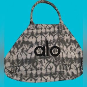 Alo Yoga Tie Dye Shopper!